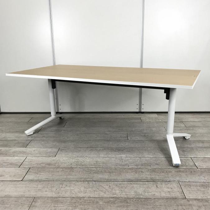 【在庫入替セール品！】おすすめ品！キャスター付きで天板跳ね上げも可能な会議用テーブル！使い勝手抜群の人気商品！
■コクヨ/イニシア（INITIA）/ナチュラル　横幅1800㎜奥行900㎜高さ720㎜　フォールディングテーブル　スタックテーブル
                        その他シリーズ
                                    中古
            