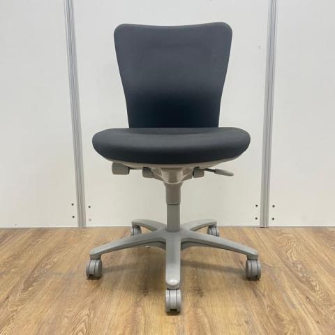 中古】カロッツァチェア CK95ZR FS13 オカムラ/okamura 肘付ハイバックチェア 499911 - 中古オフィス家具ならオフィスバスターズ