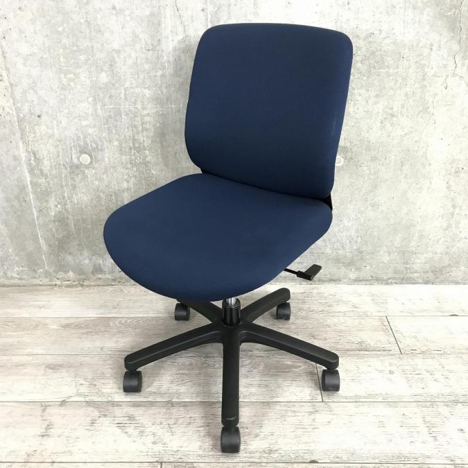 【コンパクトで座りやすい人気のチェア！リクライニングが邪魔にならない！】 ■イトーキ製　トルテR (torte-R)　ローバック肘無し　■ストロングブルー 【弊社使用欄：A00994777】
                        トルテR
                                    中古
            