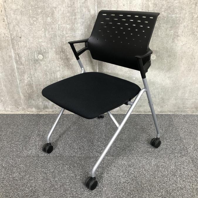 【ミーティングスペースの必需品！背もたれには通気口あり！背中の蒸れ防ぎます！】■コクヨ製　ピエガ　ネスティングチェア　背面樹脂メッシュ　■ブラック　■キャスター付
                        ピエガ
                                    中古
            