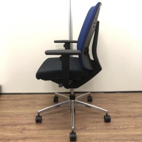 コクヨ ウィザード2 可動肘 ハンガー付 プルシアンブルー KOKUYO／Wizard2／OAチェアー／椅子／青色／中古-  中古オフィス家具の専門店-天下一