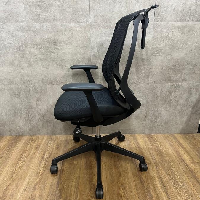 【中古】シルフィーメッシュ オカムラ/okamura 肘付ハイバックチェア 499890 - 中古オフィス家具ならオフィスバスターズ