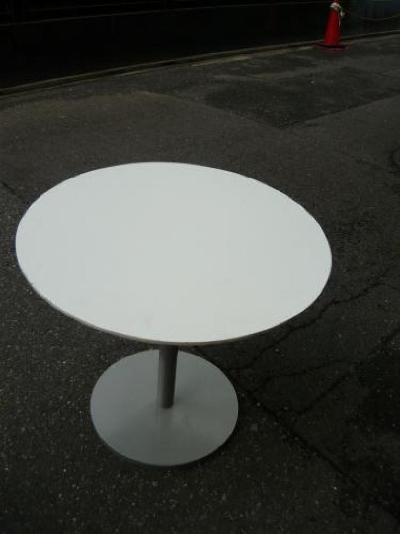 ホワイト　丸テーブル　多少傷あり　<a href=http://www.officebusters.com/shop_showsai/umeda.php>◆オフィス移転のワンストップサービス実施中◆</a>
                                    中古
            