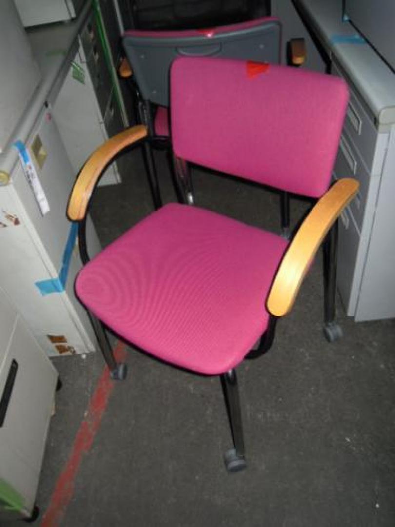 特別価格!!明日になったらなくなっちゃうかも.....【会議チェア】
                                    中古
            