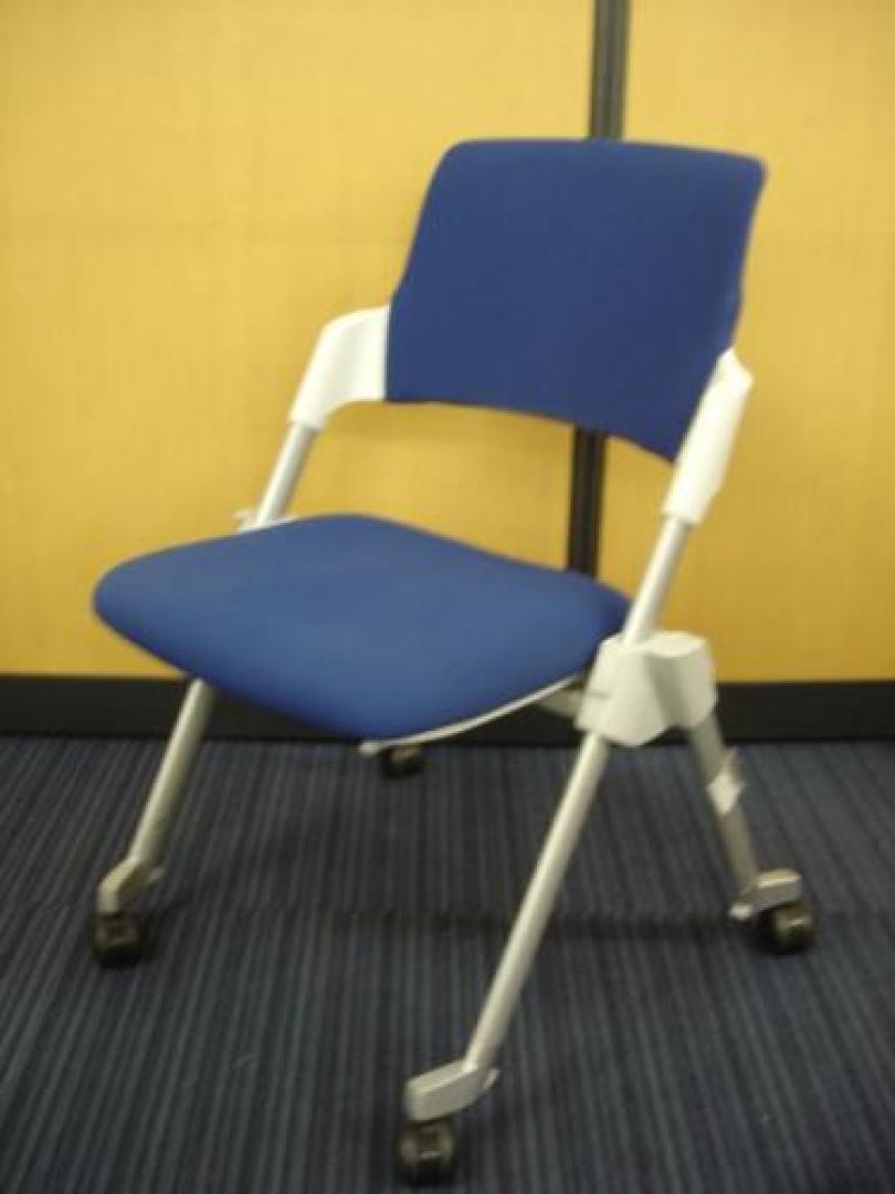  ■状態良好！■【コクヨ　スタックチェア】■平行スタックタイプ■【ブルー×ホワイト】【会議チェア】
                                    中古
            