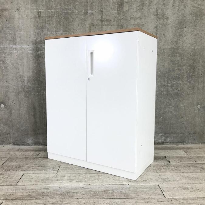 【収納量抜群！観音開きタイプのキャビネット！】■コクヨ(KOKUYO)製　 エディアシリーズ(EDIA)　両開き書庫　ローキャビネット　　下置き用　■ナチュラル木目天板　■ホワイト　■シリンダー錠
                        エディア
                                    中古
            