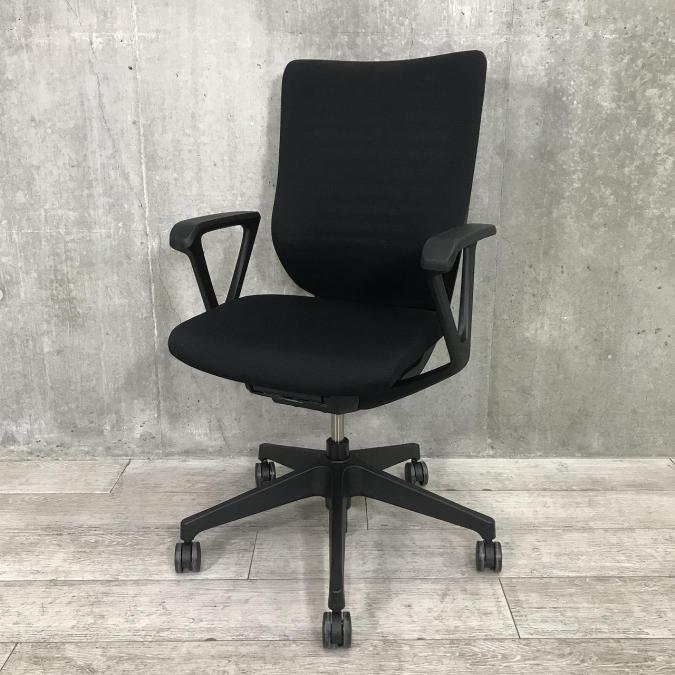 【A00995471】【操作レスな体重感応メカを搭載！！体格にマッチするエピオスチェア！】■イトーキ（ITOKI）製　エピオスチェア　肘付ハイバック　■固定肘　■ブラック【IB】@f6
                        エピオスチェア
                                    中古
            