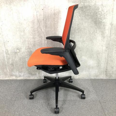 中古】シナーラチェア CD77HK-F2X6 オカムラ/okamura 肘付ローバックチェア 485332 - 中古オフィス家具ならオフィスバスターズ