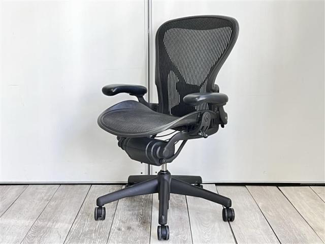 【憧れのHermanMiller/ハーマンミラーをご自宅に！】/オススメ(おすすめ) /人気商品【弊社使用欄：A00996082】■ハーマンミラー アーロンチェア 可動肘(ワンタッチタイプ) ポスチャーフィット フル装備 Bサイズ