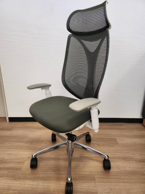 【前傾チルト付きの最高級メッシュチェア！しなやかに、しっかりフィット！】■オカムラ製　サブリナ (Sabrina)　肘付エクストラハイバック　■背もたれメッシュ　■可動肘　■ヘッドレスト付　■グリーン
                        サブリナ
                                    中古
            
