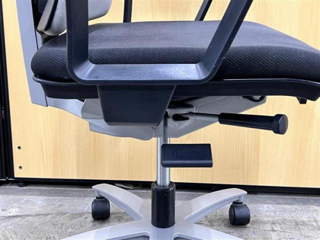 中古】インフィニア チェア イナバ/INABA 肘付ミドルバックチェア 500617 - 中古オフィス家具ならオフィスバスターズ