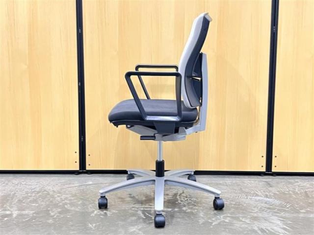 中古】インフィニア チェア イナバ/INABA 肘付ミドルバックチェア 500617 - 中古オフィス家具ならオフィスバスターズ
