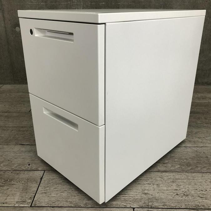 【在庫入替セール品】【使いやすさ抜群のキャスター付き2段ワゴン】■コクヨ（KOKUYO）製　iSシリーズ　2段ワゴン　デスクインワゴン　■H610mm　■ホワイト　■シリンダー錠【平机・フリーアドレスデスクのお供に！】【弊社使用欄：A00979947 】【ID】
                        iS
                                    中古
            