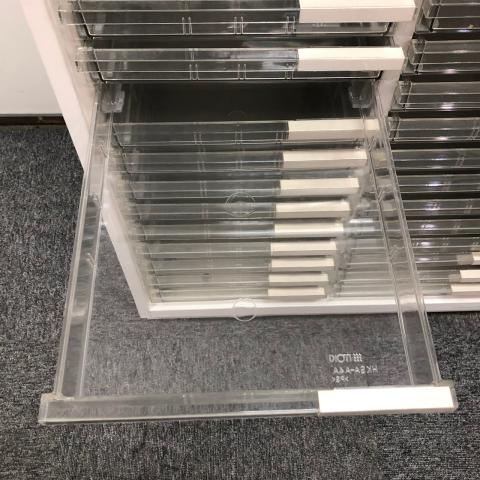 【法人限定送料無料】 イトーキ クリスタルトレイ A4浅型 レターケース 書類ケース 3列5段 浅型 A4対応 トレーキャビネット  HTMA-KAA-WE シンラインキャビネット収納 A4縦浅型トレイ クリスタルトレイキャビネット フロアケース クリスタルケース クリスタルトレー  整理用品 