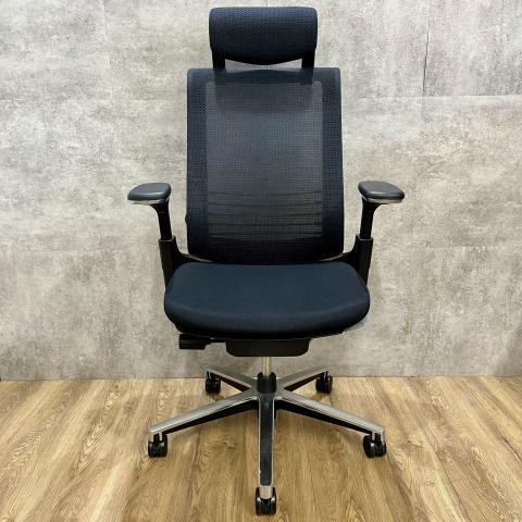 INSPINE インスパイン／ヘッドレスト付き／可動肘／座面革張り／ブラックフレーム／座ブラック／フローリング用キャスター