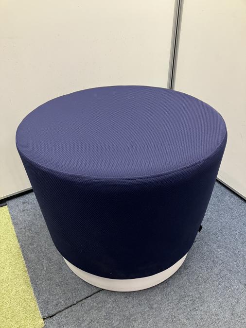 【限定1脚】　■オカムラ　mellow（メロウ）　ミーティングチェア　キャスター　ネイビー
                        その他シリーズ
                                    中古
            