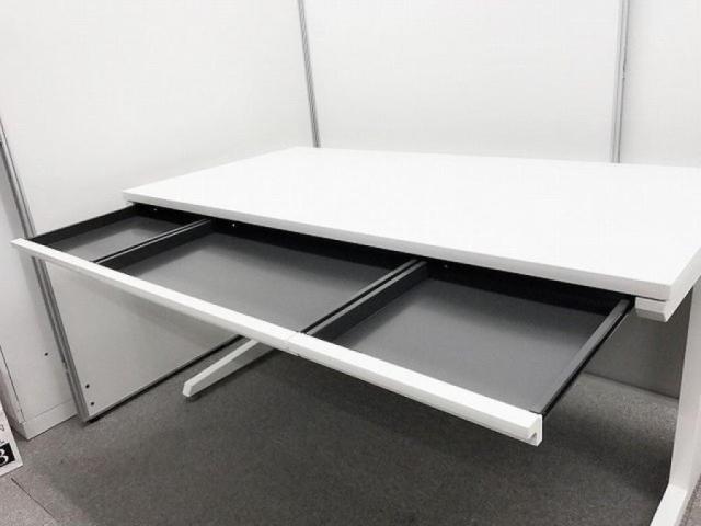 オカムラ アドバンス オフィスデスク 平机 幅1600×奥行700mm 3V2NAF（商品番号：56-3v2naf）の通販 |  オフィス家具通販サイトのLOOKIT(ルキット)