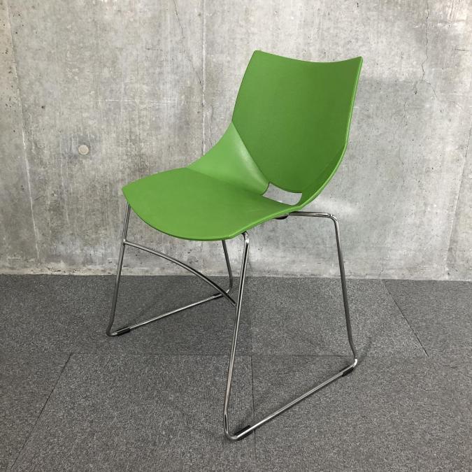 【流線形を主軸とした豊かな座り心地！シンプルながら他とは違うオシャレなデザイン！】■アーメット (arrmet)製　コスカチェア　(Koska Chair)　スタッキングチェア　■グリーン
                        その他シリーズ
                                    中古
            