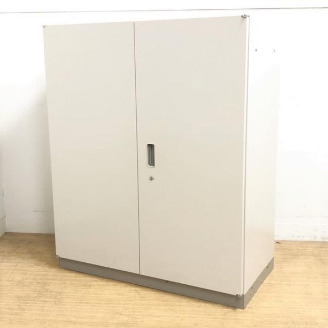 送料無料】 ITOKI(イトーキ) シンラインキャビネット 両開き扉型 幅900×奥行450×高さ1038mm HTM-109HSS  スチールキャビネット スチール書庫 書類棚 オフィス収納【完成品】の通販 ｜ オフィス家具通販の【オフィスコム】