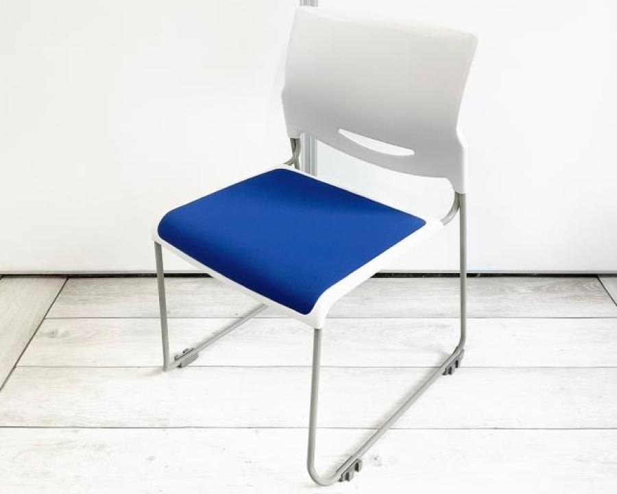 【キャスター無しのミーティングチェア！】◆ウチダ/MP-110　スタッキング　揃い　重ねて収納　研修　博多　天神
                        MP-110シリーズ
                                    中古
            