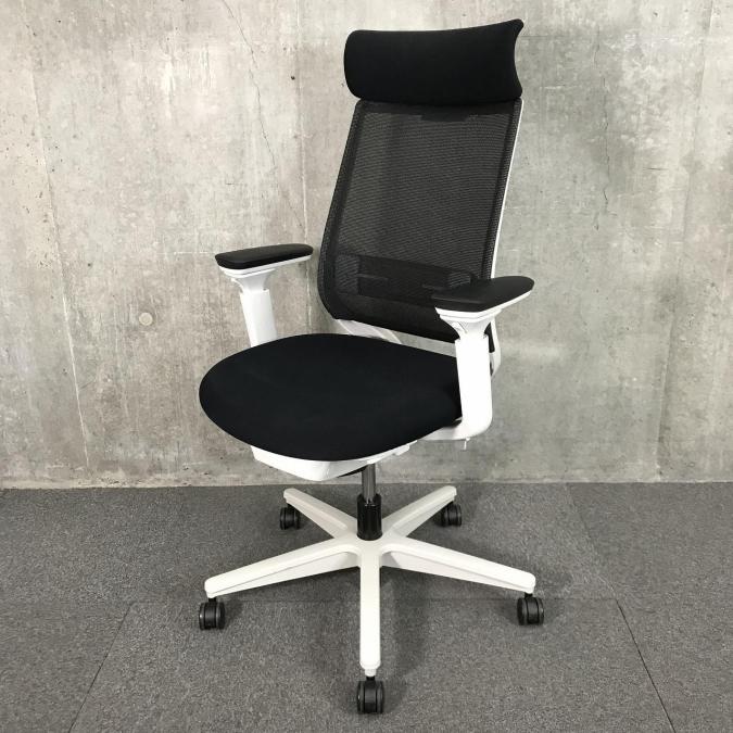 【すっきりと上質なデザイン！快適な座り心地を実現するオフィスチェア！】■コクヨ製　ミトラ2　肘付ローバックチェア　■可動肘　背面メッシュ　■ヘッドレスト付き　ランバー付き　■ブラック×ホワイトフレーム
                        ミトラシリーズ
                                    中古
            