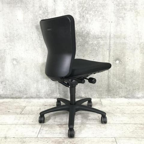 中古】カロッツァチェア オカムラ/okamura 肘無ハイバックチェア 494727 - 中古オフィス家具ならオフィスバスターズ