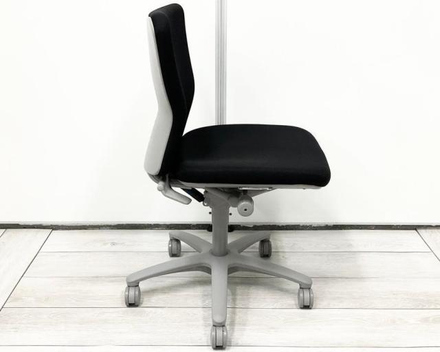 オカムラ OKAMURA】 オフィスチェア 肘無し カロッツア ブラック | 中古オフィス家具のリスタ