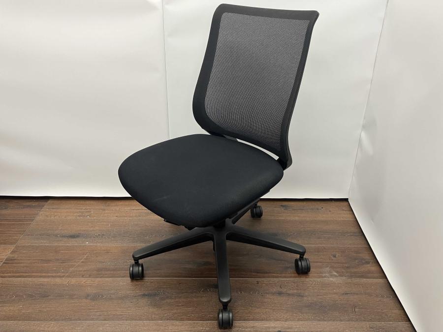 【美しいデザインに快適な座り心地！コストパフォーマンス抜群！フィット感のあるメッシュチェアー！】■コクヨ製　ミトラチェア (Mitra)　ローバック肘無し　■背面メッシュ　■ブラック
                        ミトラシリーズ
                                    中古
            