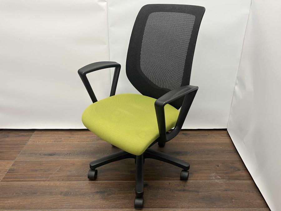 【コスパの良いメッシュチェア！お値段以上のデザインと座り心地！】■イトーキ製　コルトチェア （colt）　肘付ハイバック　■背面メッシュ　■固定肘　■座面モスグリーン×背面ブラック
                        コルト
                                    中古
            