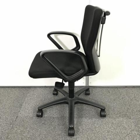 中古】カロッツァチェア CK46ZR-FS12 オカムラ/okamura 肘付ハイバックチェア 499248 - 中古オフィス家具ならオフィスバスターズ