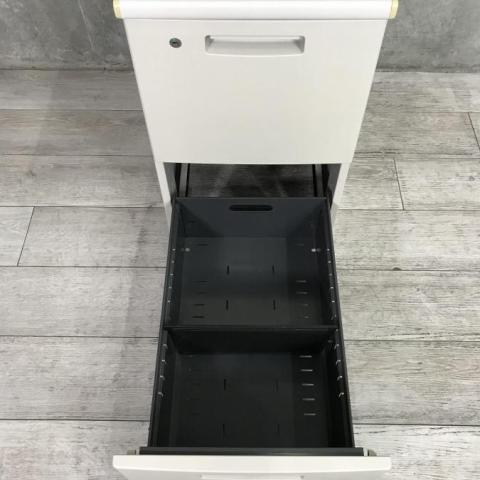 中古】BS+ コクヨ/KOKUYO 脇机2段 502538 - 中古オフィス家具ならオフィスバスターズ
