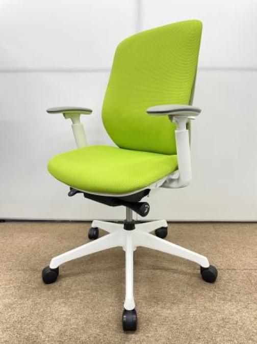 【博】【大人気チェアが大量入荷！】◆オカムラ/シルフィー　ライムグリーン　可動肘　前傾　博多　天神
                        シルフィー
                                    中古
            