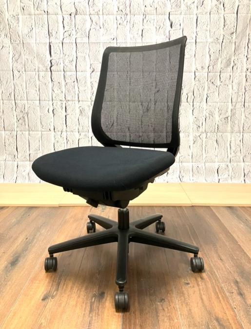 【人気のブラック】【通気性の良いメッシュ背面！快適な座り心地と充実機能！】■KOKUYO（コクヨ）製　ミトラ（Mitra）チェア　肘無ローバックチェア　■座面ブルー×背面ブラック　■メッシュ
                        ミトラシリーズ
                                    中古
            