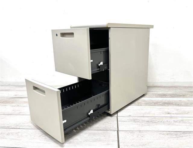 中古】BS+ コクヨ/KOKUYO 脇机2段 502538 - 中古オフィス家具ならオフィスバスターズ