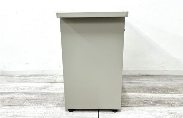 中古】BS+ コクヨ/KOKUYO 脇机2段 502538 - 中古オフィス家具ならオフィスバスターズ
