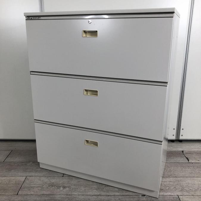 【A00997366】【A4ファイルも沢山収納可能！ホワイトカラーの人気シリーズ３段ラテラル書庫！】■イトーキ　シンライン (THIN LINE)　３段ラテラル書庫　ローキャビネット　■ホワイト　■シリンダー錠　■天板付【IB】
                        シンライン
                                    中古
            