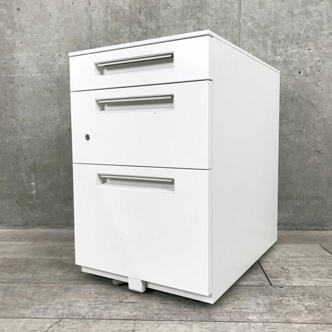 【シンプルなデザインはどんな空間にもマッチします！平机のお供としてもオススメ！】■イナバ製　Sワゴン　デスクインワゴン3段　■ホワイト　■シリンダー錠
                        Sワゴン シリーズ
                                    中古
            