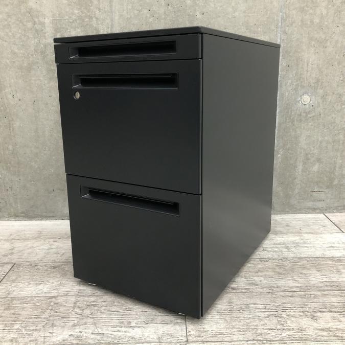 【A00997023】【ブラックの珍しいワゴン入荷！】オカムラ（okamura）アドバンスシリーズ　3段ワゴン　■色：ブラック　シリンダー錠【IB】
                        アドバンス
                                    中古
            