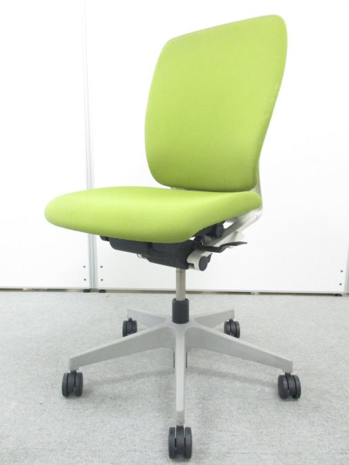 【在庫入替セール品】【アイデア浮かぶ魔法のチェア】かわいいグリーンチェア 　【弊社使用欄：A00978379 】
                        フルゴ
                                    中古
            