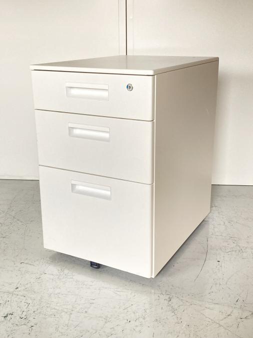 【鍵作成不可商品の為特価】【おつとめ品】　デスクインワゴン　3段ワゴン　H615㎜　　シリンダー錠　キャスター付き　メーカー不明品　ホワイト　買い増し　増員　収納　入れ替え　事務所開設　移転　引っ越し　起業　オフィスバスターズ　心斎橋店
                        その他シリーズ
                                    中古
            