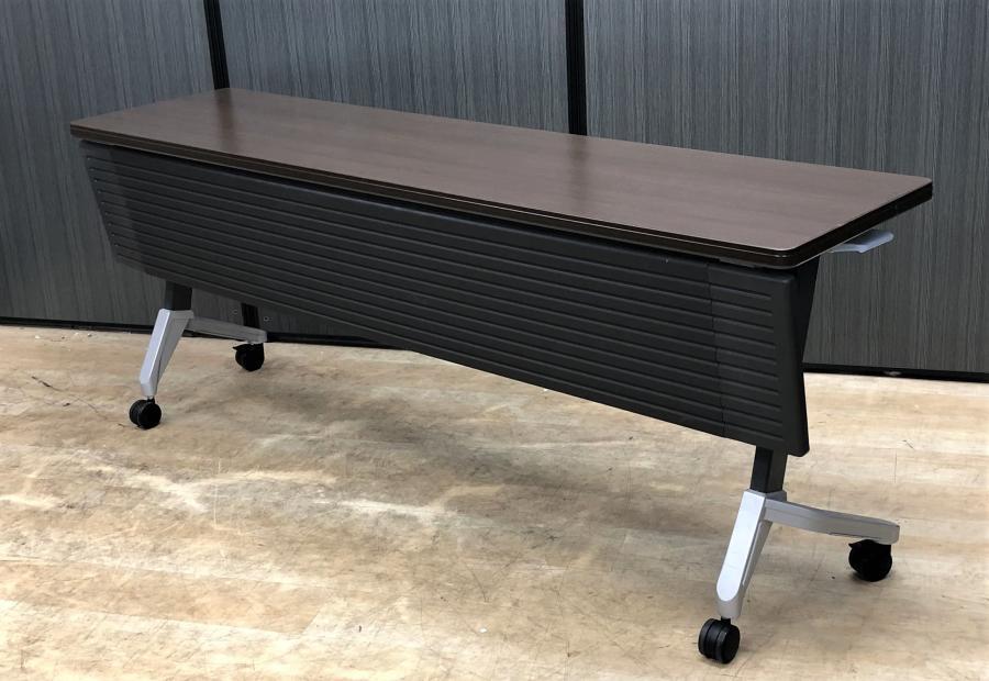 【重厚感のある会議室へ！セミナー等に大活躍！】■コクヨ製　KT-620シリーズ　サイドスタックテーブル　■ブラウン　■幕板付　■平行スタッキング　■キャスター付
                        KT-620
                                    中古
            