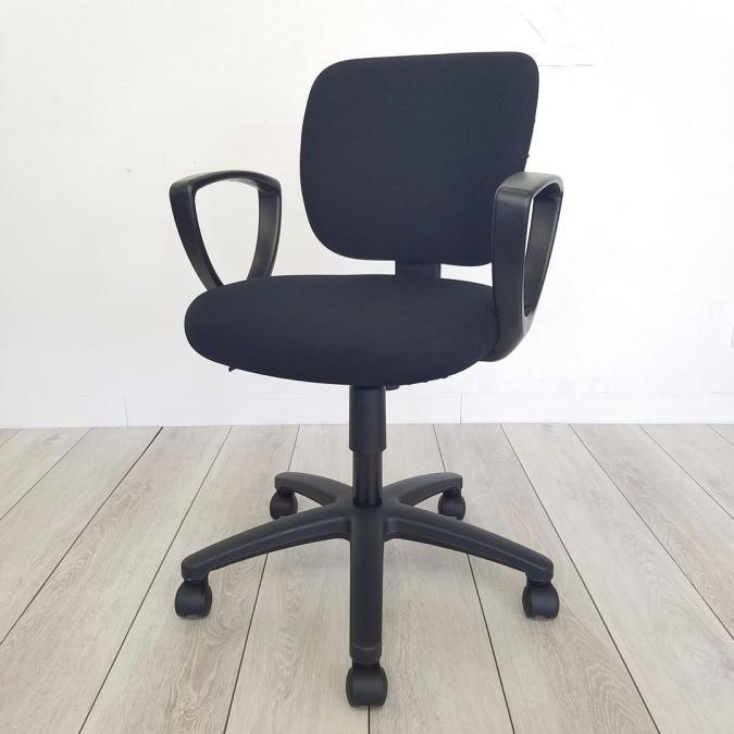 【コスパで選ぶならコレ！シンプルデザインで座りやすい！】■コクヨ製　イーザチェア　肘付ローバックチェア　■ブラック　■固定肘
                        イーザチェア
                                    中古
            