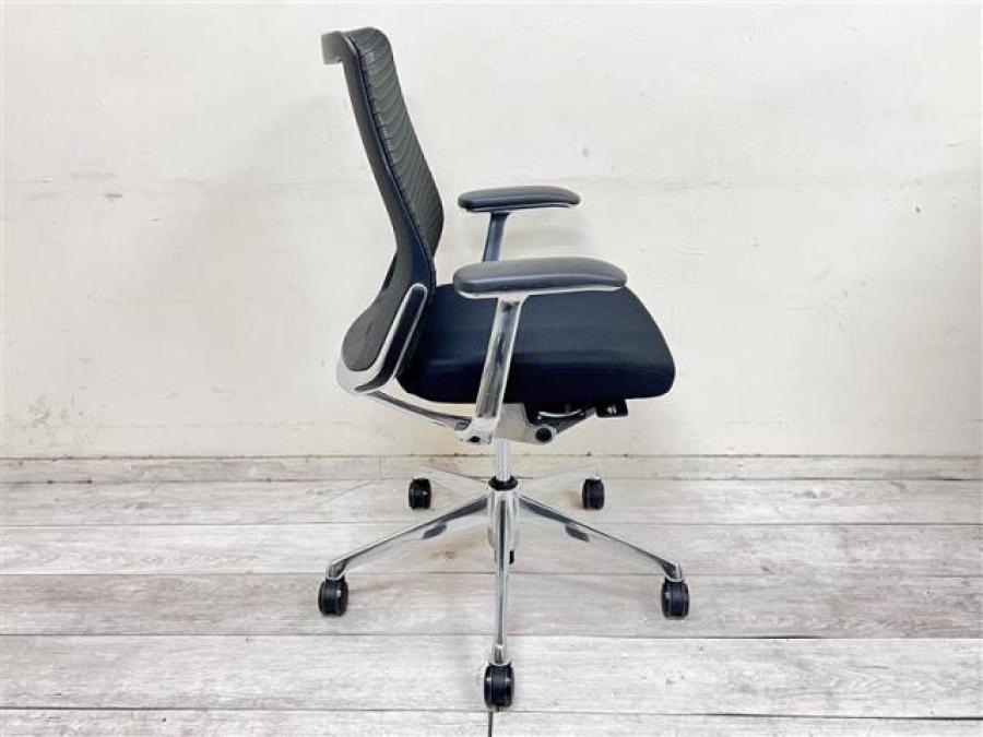 中古】コーラルメッシュ オカムラ/okamura 肘付ミドルバックチェア 503865 - 中古オフィス家具ならオフィスバスターズ