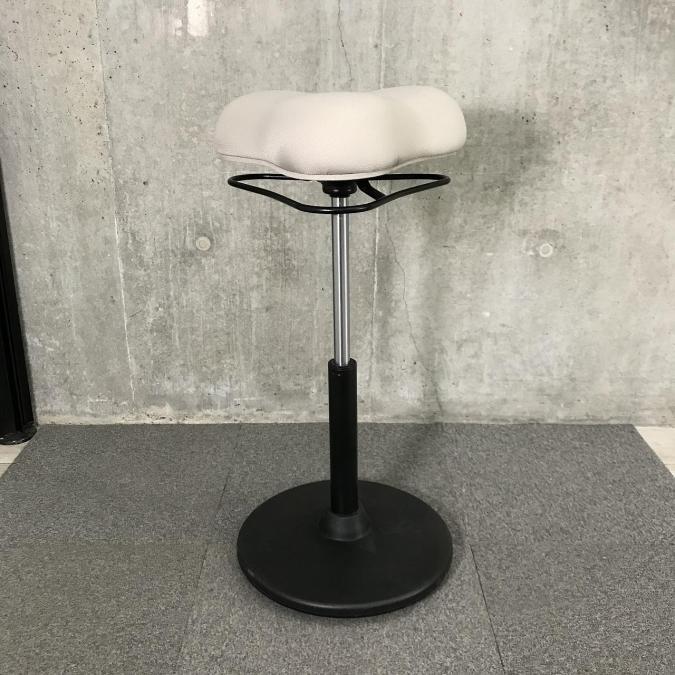 【 『立つ』と『座る』の良いとこどり！働き方改革の必需品！高さ調節可能な昇降タイプ！】■カウンターチェア　昇降タイプ　■ライトグレー
                        その他シリーズ
                                    中古
            