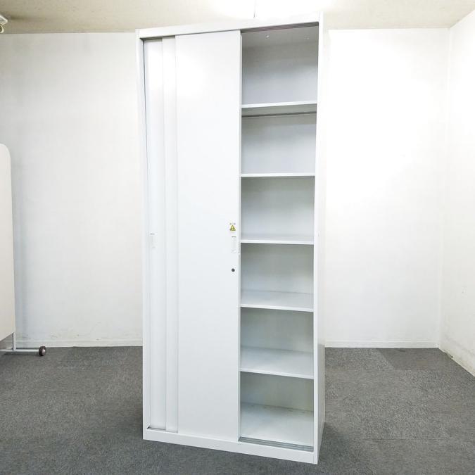 【A00993898】【スライド扉でスペースを有効活用！】■イトーキ　シンラインシリーズ　3枚引戸書庫　ホワイト　ベース無　■中央に収納したファイル書類も取り出しやすい！【IB】
                        シンライン
                                    中古
            