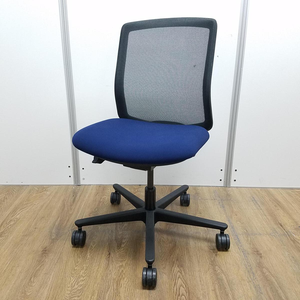 ウチダ製　カリッサ 2シリーズ　ブラック ×ダークブルーのツートンカラー　ブラックシェル　背面メッシュ　ローコストながら必要十分・シンプルフォルムのOAメッシュチェア！通気性も抜群！　肘無しミドルバックチェア！！
                        カリッサ
                                    中古
            