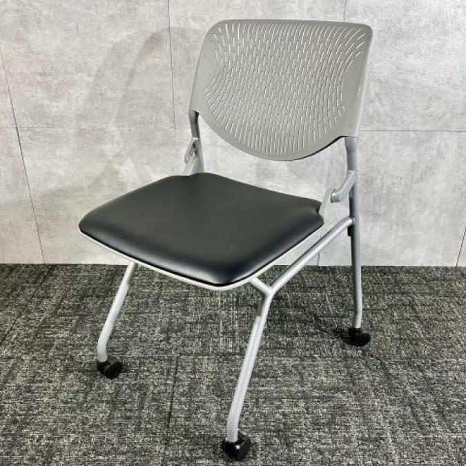 【博】レアな革のネスティングチェア！　◆オカムラ ルナ　本格　/　革　/　メーカー品　/　重厚感　/　会議室　/　レア　/　福岡　/　リサイクル　/　天神ビックバン　/　博多コネクティッド
                        ルナ
                                    中古
            