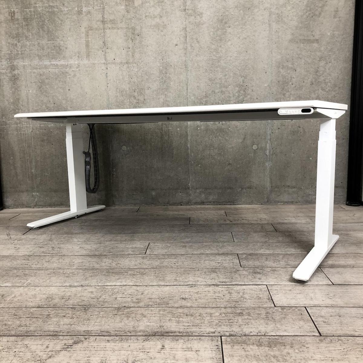 【電動で高さ調整可能・立ち姿勢を取り入れた新しいワークスタイルへ！】■オカムラ（okamura）　スイフト（Swift）　電動昇降デスク　昇降テーブル　平机　■幅：1750㎜×高さ：660～1250㎜　■配線口　コンセント　■ホワイト
                        Swift
                                    中古
            