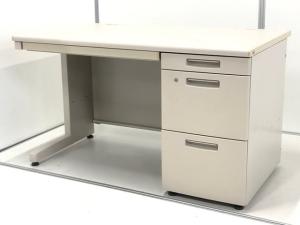 【博】【6台入荷】まだまだ綺麗な状態です/◆コクヨ BS/平机/ニューグレー/配線カバー付き/定番/事務机/事務デスク/机/テーブル【オフィスバスターズ】【中古】