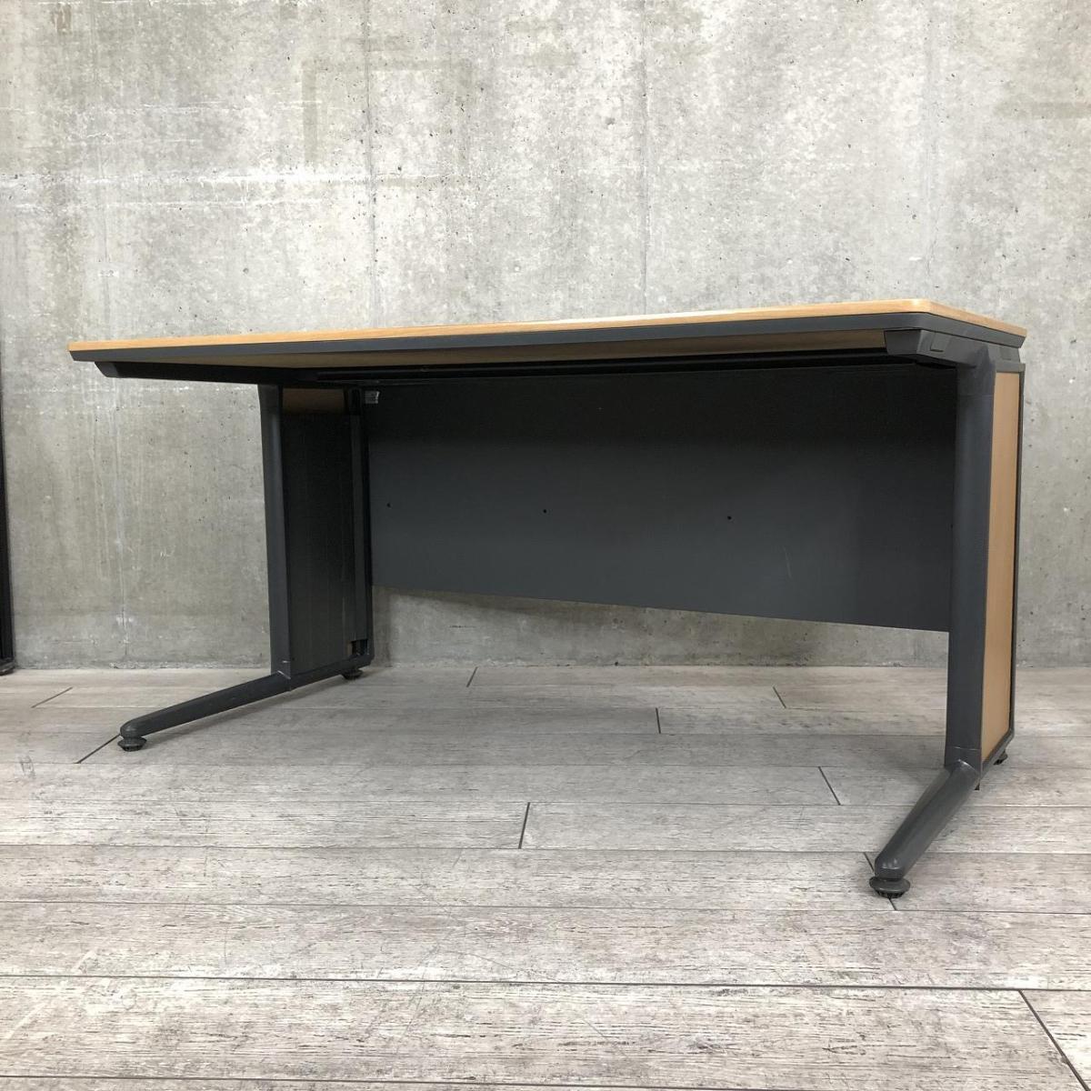 【スタイリッシュなデザインと機能性を兼ね備えた平デスク！横幅1400㎜で広々！オシャレなナチュラル木目カラー天板！】■オカムラ(okamura)製　フォレス　平机　奥行750㎜　■木目ナチュラル天板×本体ブラック【弊社使用欄：A00998041】
                        フォレスⅠ
                                    中古
            